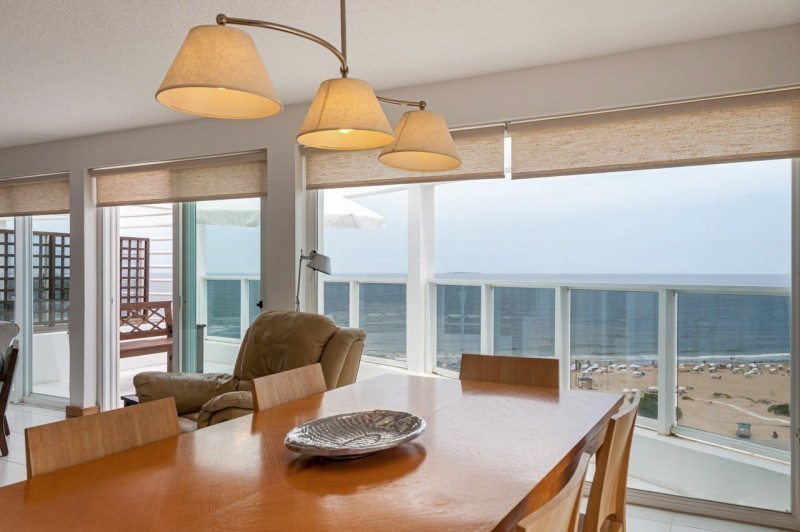 Excepcional Penthouse frente a Playa Brava en venta 