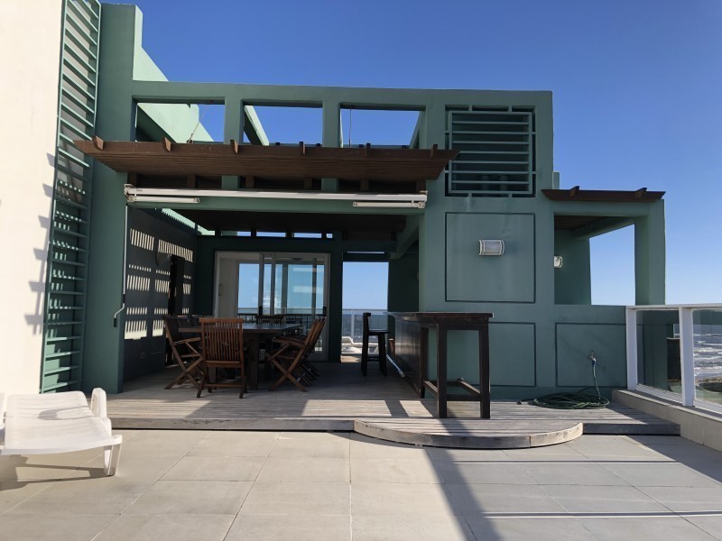 Excepcional Penthouse frente a Playa Brava en venta 