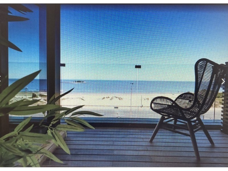 Monoambiente con terraza frente al mar