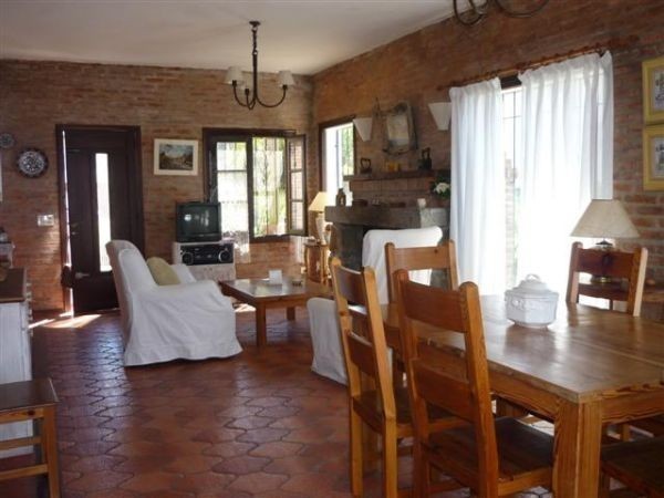 Casa en alquiler y venta sobre Montoya, La Barra con vista al mar.