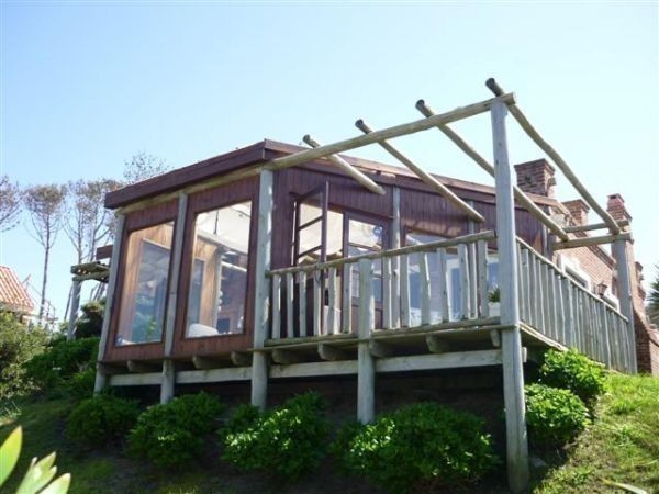 Casa en alquiler y venta sobre Montoya, La Barra con vista al mar.