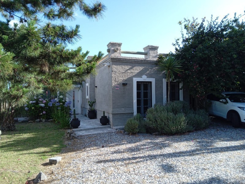 Casa en alquiler y venta sobre Montoya, La Barra con vista al mar.