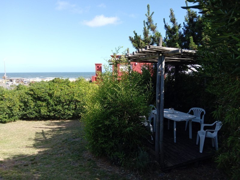Casa en alquiler y venta sobre Montoya, La Barra con vista al mar.