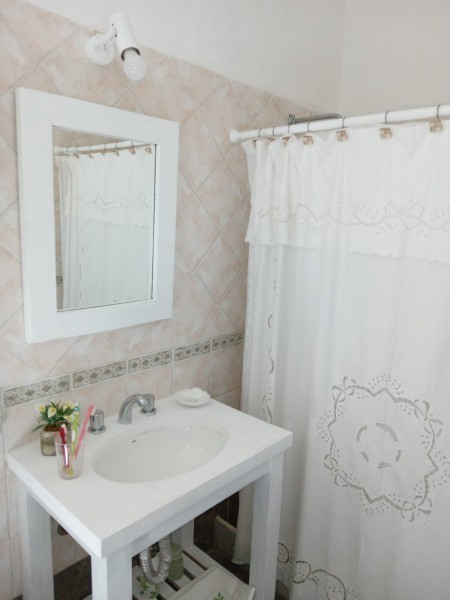 Casa en alquiler y venta sobre Montoya, La Barra con vista al mar.