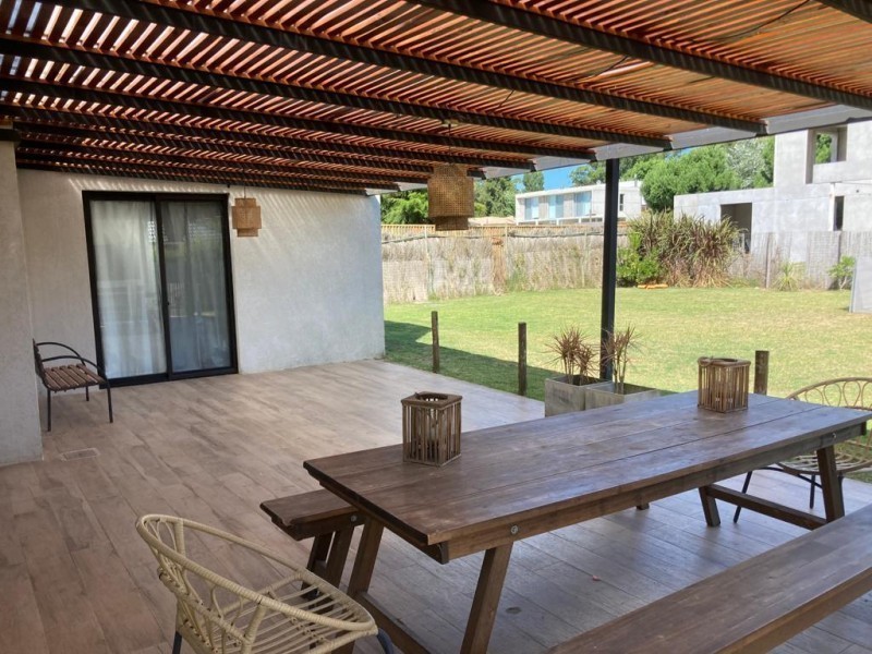 Casa en alquiler anual en barrio cerrado