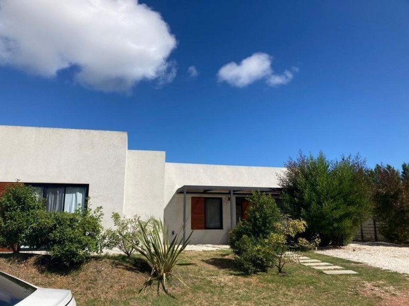 Casa en alquiler anual en barrio cerrado