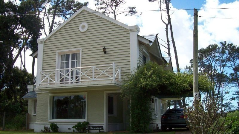 Hermosa casa en alquiler sobre Montoya, La Barra a pocas cuadras del mar