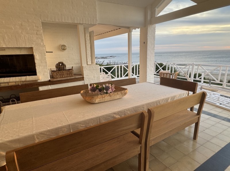 Casa en primera linea en playa mansa, Jose Ignacio