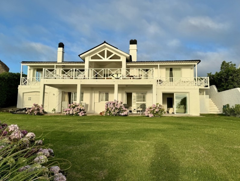 Casa en primera linea en playa mansa, Jose Ignacio