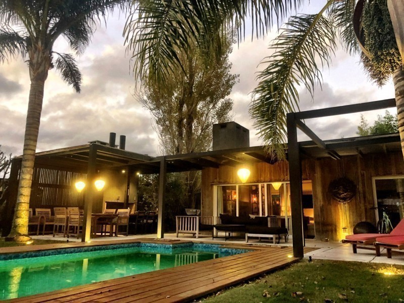 Linda casa con pileta para alquiler en barrio cerrado 