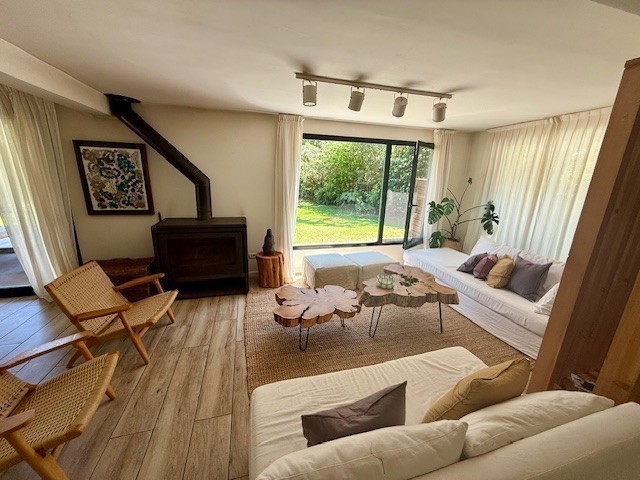 Muy linda casa con gran jardin y pileta en Montoya