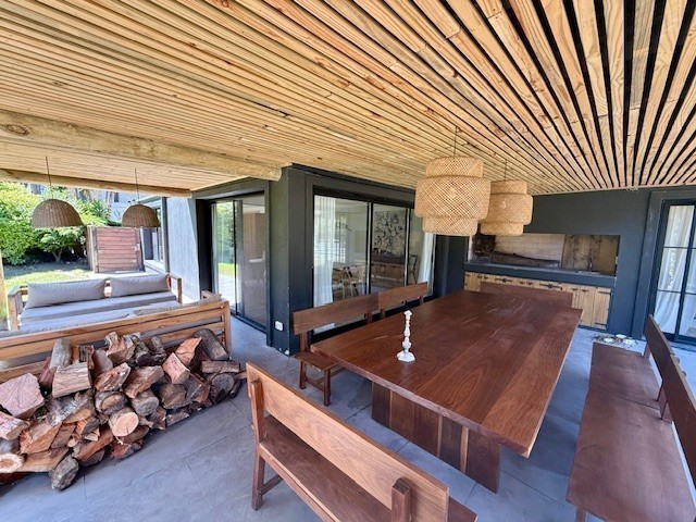 Muy linda casa con gran jardin y pileta en Montoya
