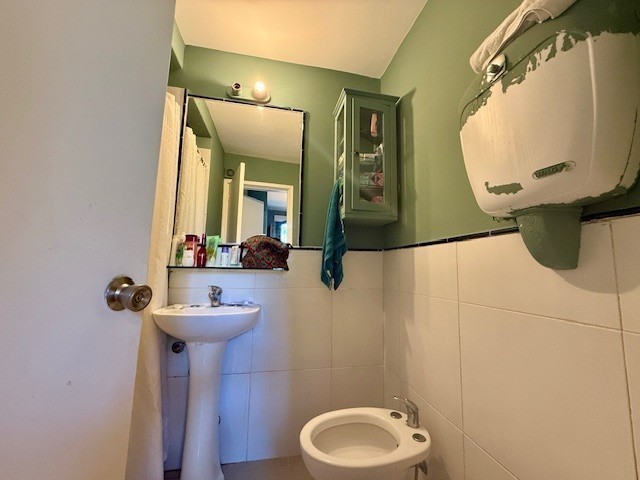 Muy linda casa con gran jardin y pileta en Montoya