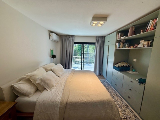 Muy linda casa con gran jardin y pileta en Montoya