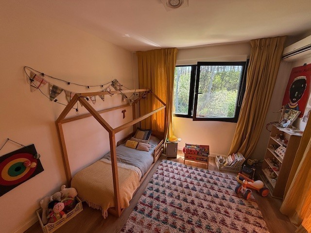 Muy linda casa con gran jardin y pileta en Montoya