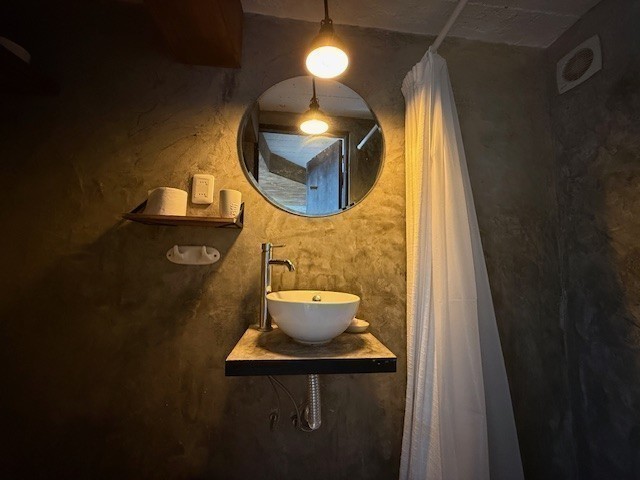 Muy linda casa con gran jardin y pileta en Montoya