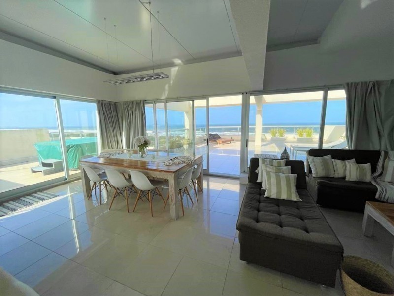 Espectacular penthouse frente a Playa Brava 