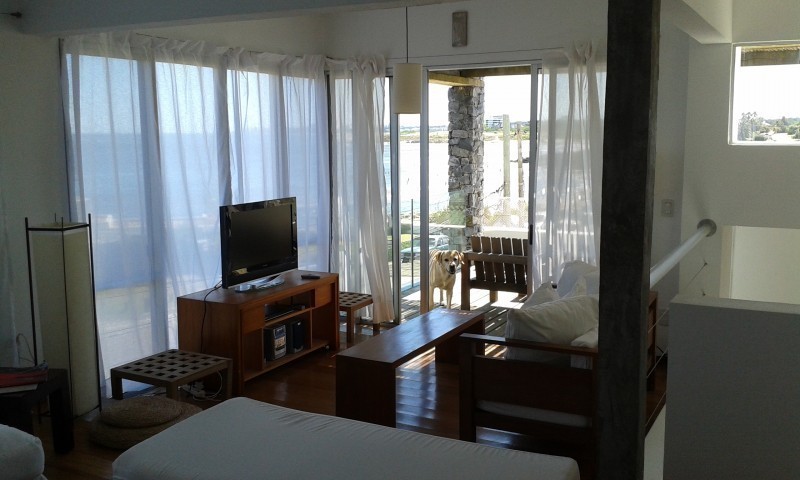 Moderna casa en alquiler frente a La Posta del Cangrejo, La Barra.