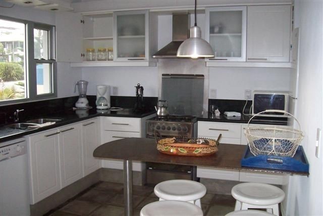 Moderna casa en alquiler frente a La Posta del Cangrejo, La Barra.