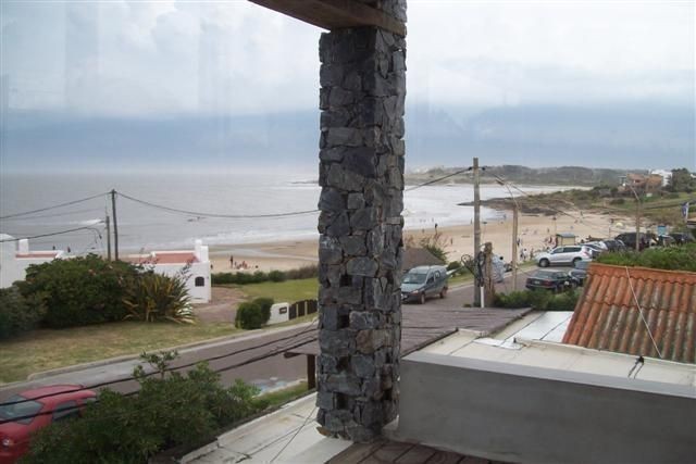 Moderna casa en alquiler frente a La Posta del Cangrejo, La Barra.