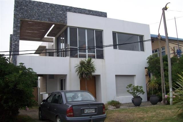 Moderna casa en alquiler frente a La Posta del Cangrejo, La Barra.