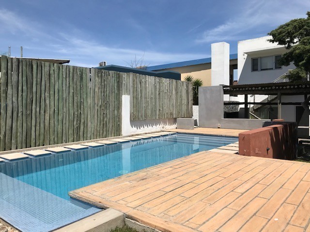 Moderna casa en alquiler frente a La Posta del Cangrejo, La Barra.