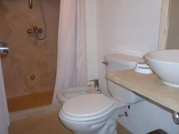 Casa en alquiler y venta con pileta en La Barra.
