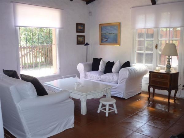 Casa en alquiler y venta con pileta en La Barra.
