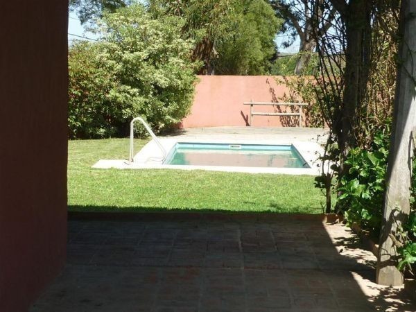 Casa en alquiler y venta con pileta en La Barra.