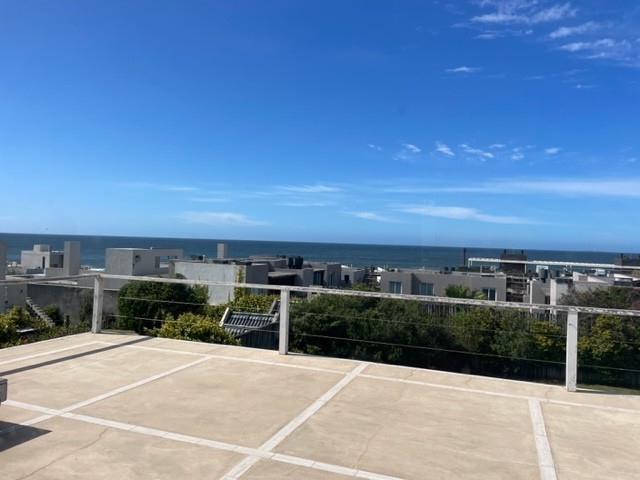 Excelente casa en La Barra a pasos del mar