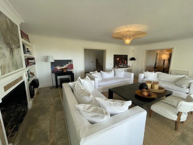 Excelente casa en La Barra a pasos del mar