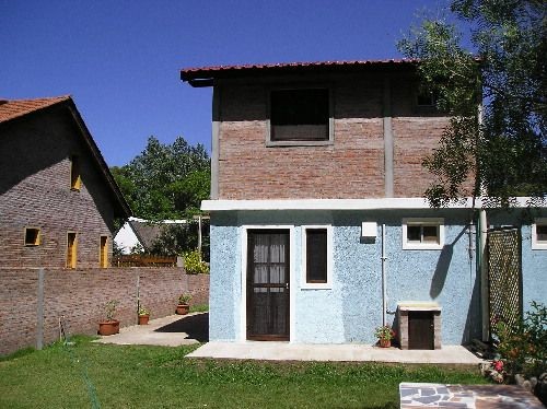 Simpática casa en alquiler a tan sólo tres cuadras del puente, La barra.
