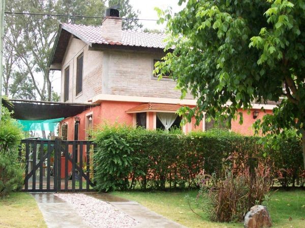 Simpática casa en alquiler a tan sólo tres cuadras del puente, La barra.