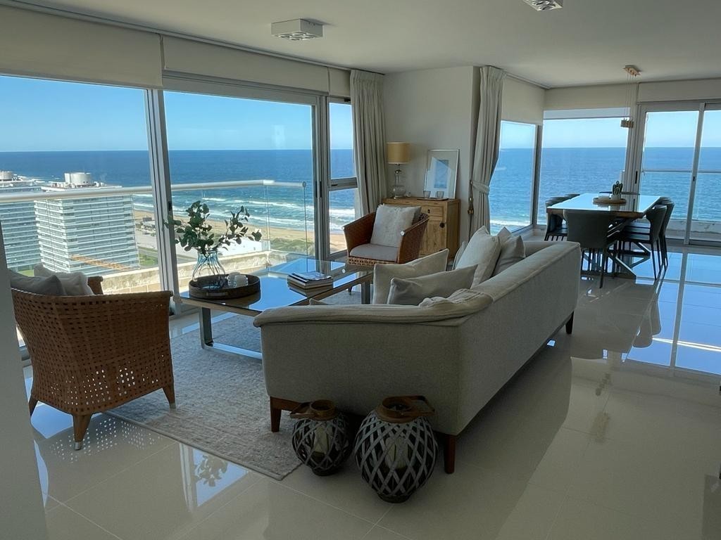 Hermoso piso alto 3 dorm y dep en venta Playa Brava