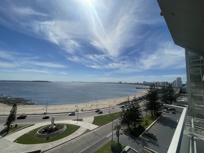Amplio Departamento en Malecon en alquiler