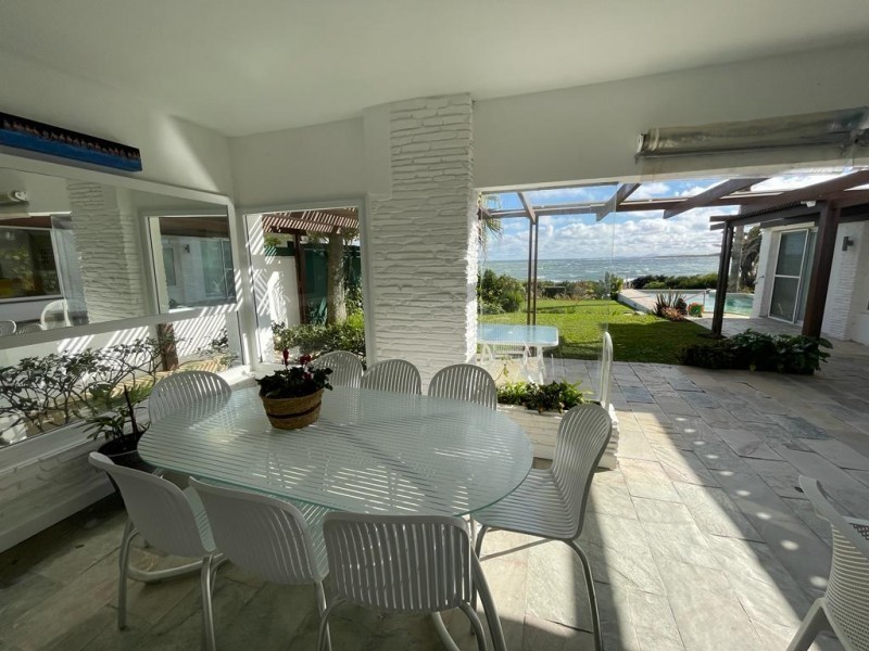 Importante casa frente al mar en alquiler en zona Peninsula