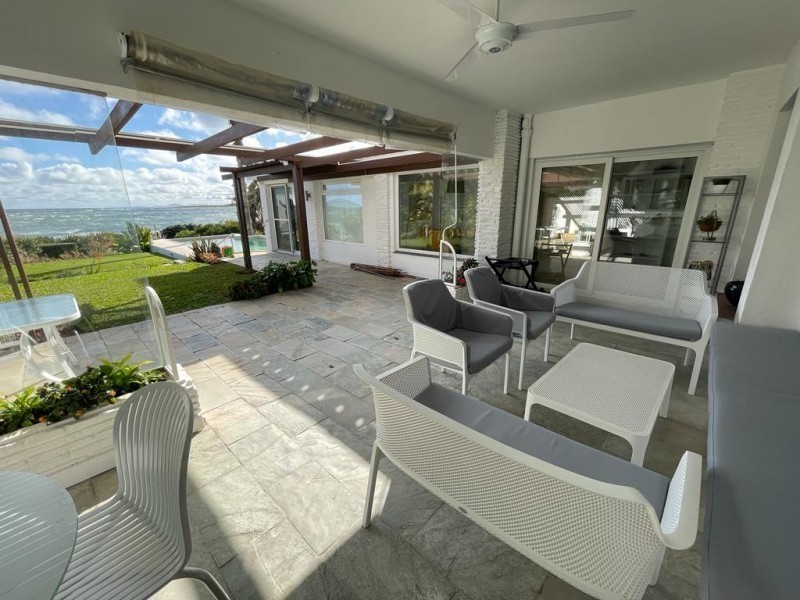 Importante casa frente al mar en alquiler en zona Peninsula