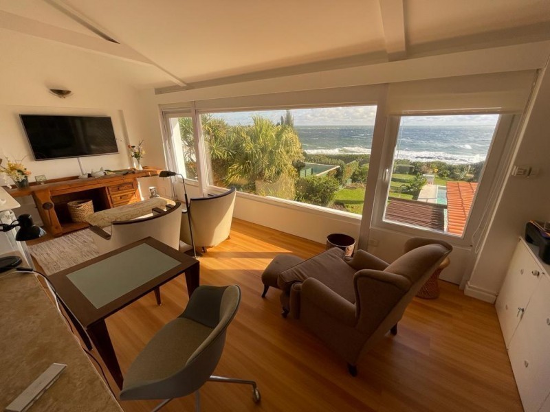 Importante casa frente al mar en alquiler en zona Peninsula