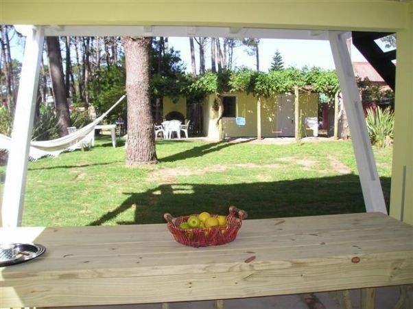 Simpático chalet en alquiler en medio del bosque, Montoya, La Barra.