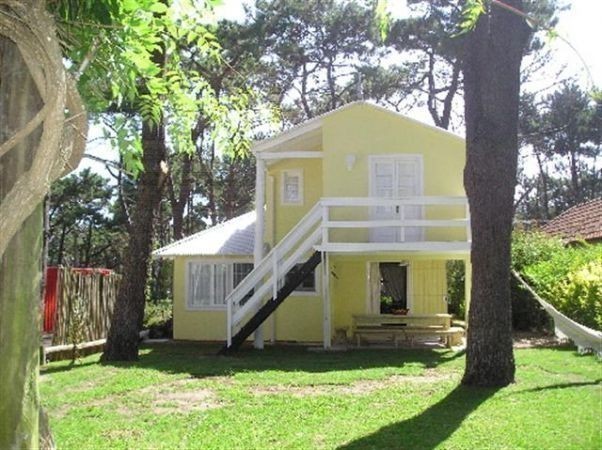 Simpático chalet en alquiler en medio del bosque, Montoya, La Barra.