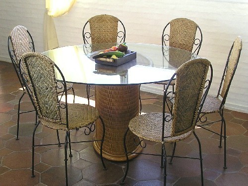 Moderna Casa en alquiler y venta, de líneas netas, en el corazón de La Barra.