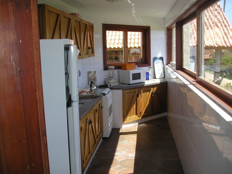 Moderna Casa en alquiler y venta, de líneas netas, en el corazón de La Barra.