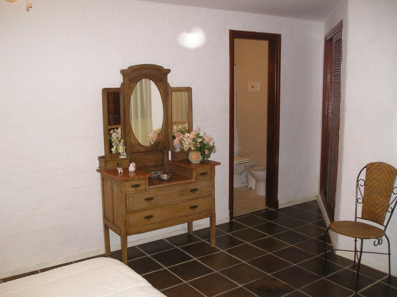 Moderna Casa en alquiler y venta, de líneas netas, en el corazón de La Barra.