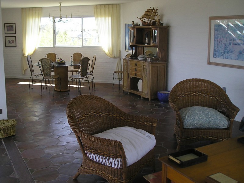 Moderna Casa en alquiler y venta, de líneas netas, en el corazón de La Barra.