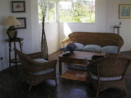 Moderna Casa en alquiler y venta, de líneas netas, en el corazón de La Barra.