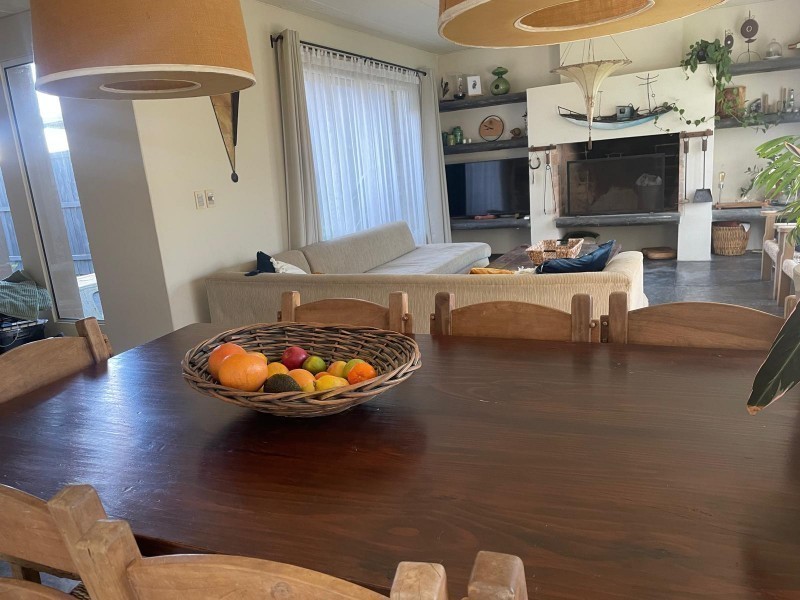 Simpatico quincho en alquiler y venta en Montoya a tres cuadras de la playa.