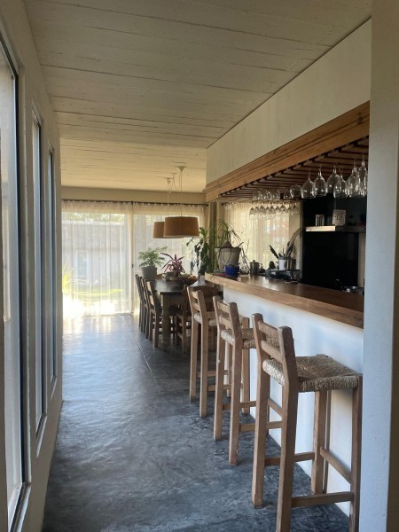 Simpatico quincho en alquiler y venta en Montoya a tres cuadras de la playa.