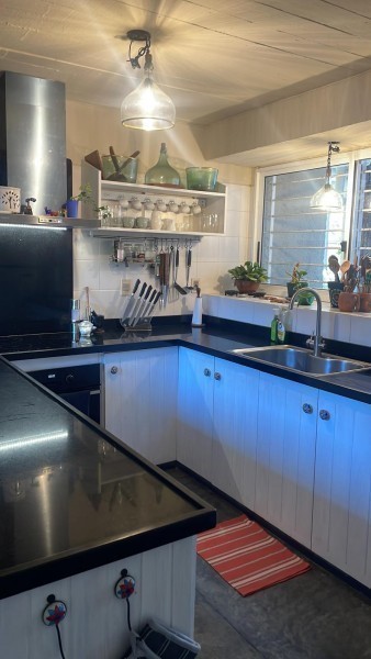 Simpatico quincho en alquiler y venta en Montoya a tres cuadras de la playa.