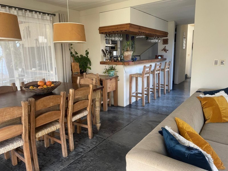 Simpatico quincho en alquiler y venta en Montoya a tres cuadras de la playa.