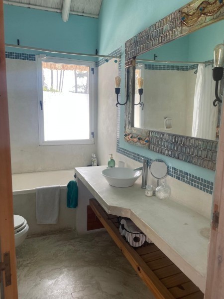 Simpatico quincho en alquiler y venta en Montoya a tres cuadras de la playa.